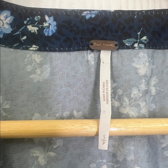 Free People - A Night You Navy Floral Long Sleeve Wrap Blouse Size Small - Picture 10 of 13